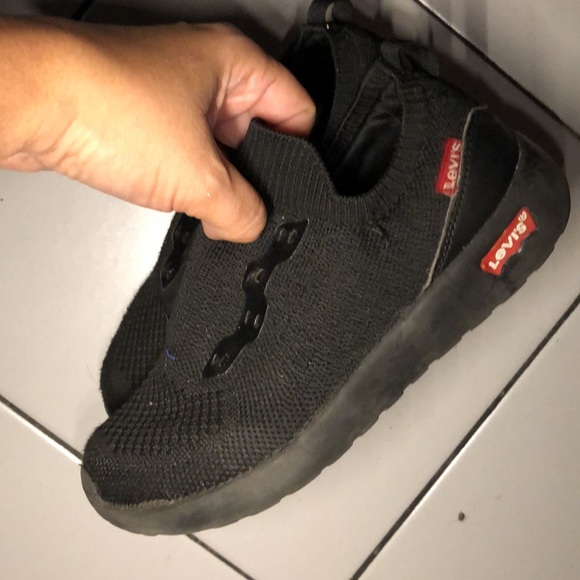 Size 1 boys tennis shoes needs shoe lace my son use to wear them without them. - Picture 3 of 4